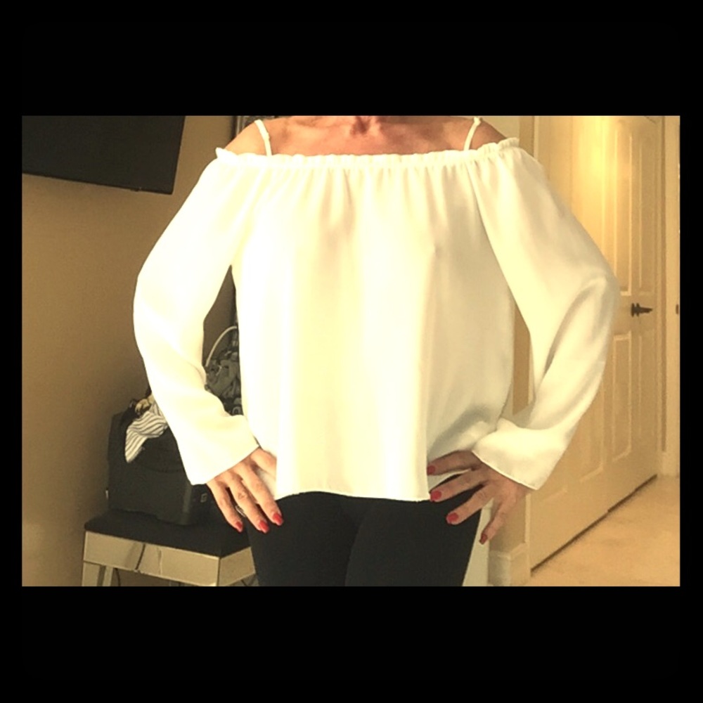 Blouse off the shoulder Very pretty